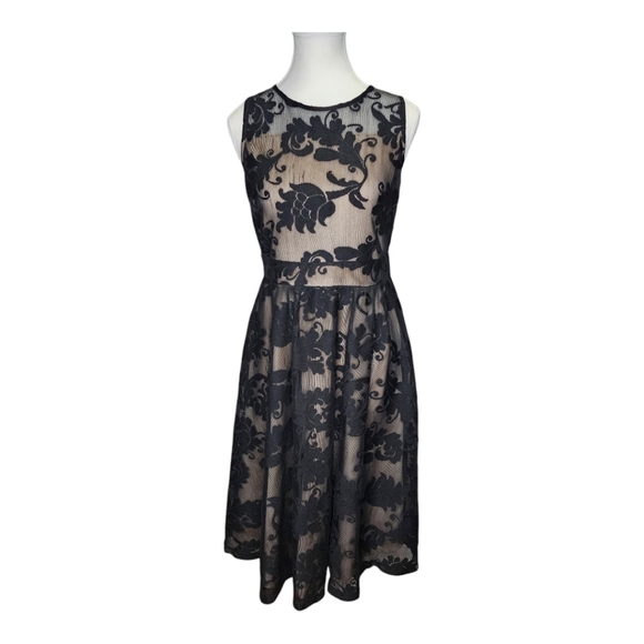 Neiman Marcus Women's A Line Black Lace Dress Size Small - Picture 1 of 4